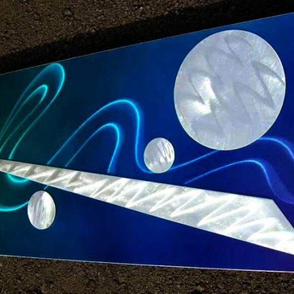 abstract-metal-wall-sculpture-featuring-painting-on-metal-4