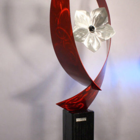 wilmos-kovacs-in-outdoor-modern-art-metal-table-sculpture-3d-silver-red-flower-w937-2